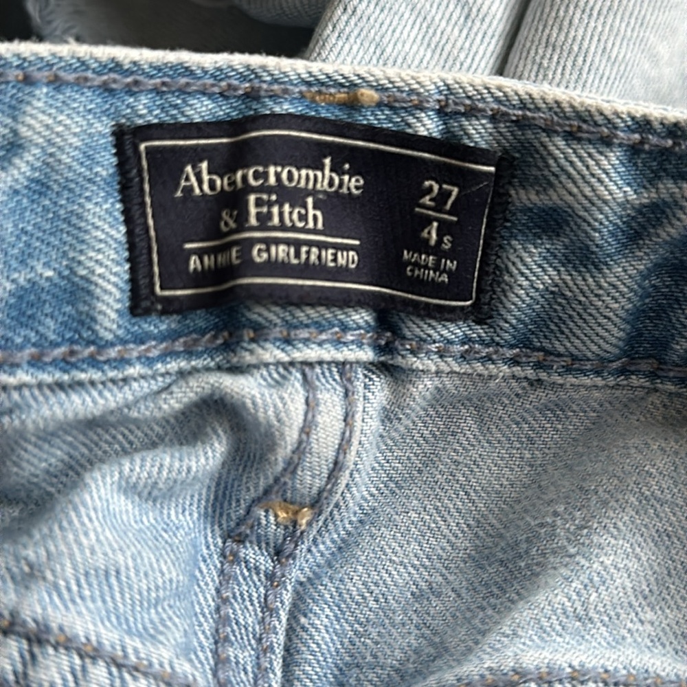 Abercrombie and Fitch Annie Girlfriend Light Wash Distressed Ripped Jeans SHORT - Picture 7 of 8